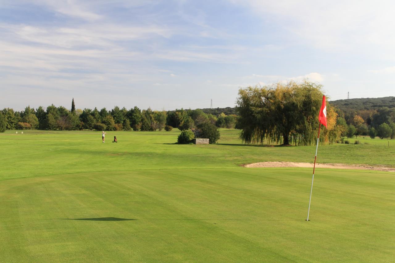 Bed and Breakfast Golf Club D'Uzès Exterior foto