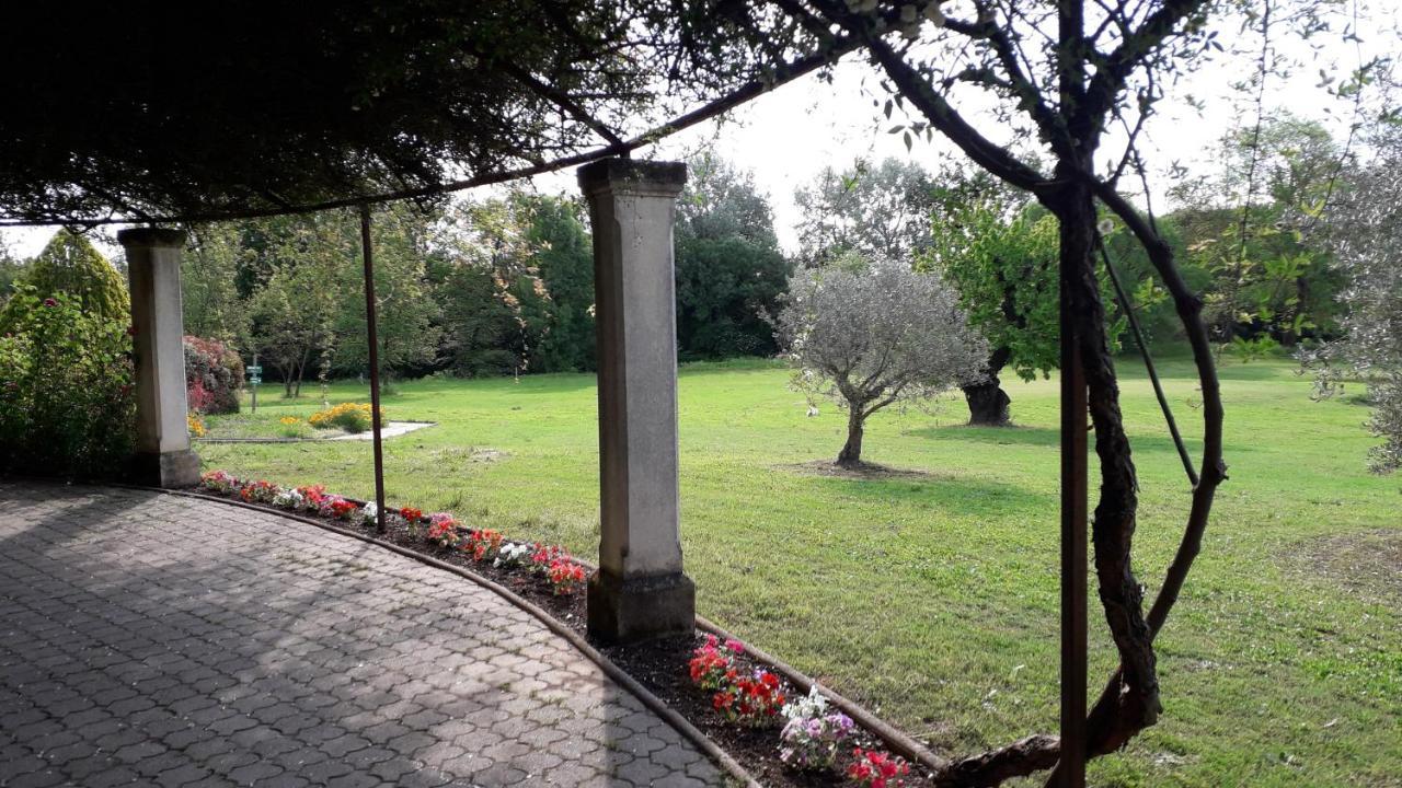 Bed and Breakfast Golf Club D'Uzès Exterior foto